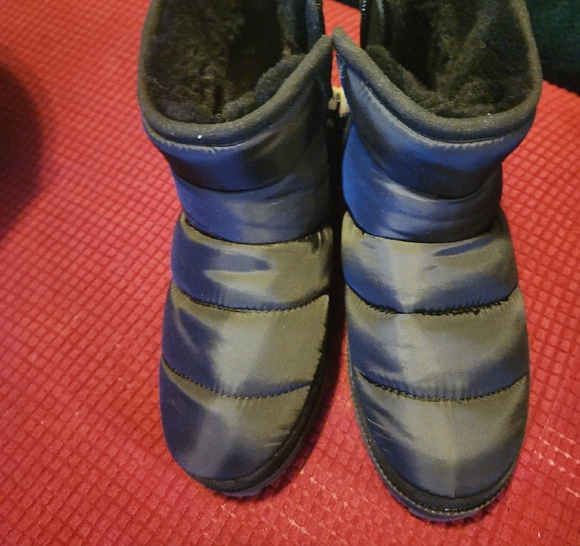 UGG Black Ridge Mini Boots - Picture 2 of 6